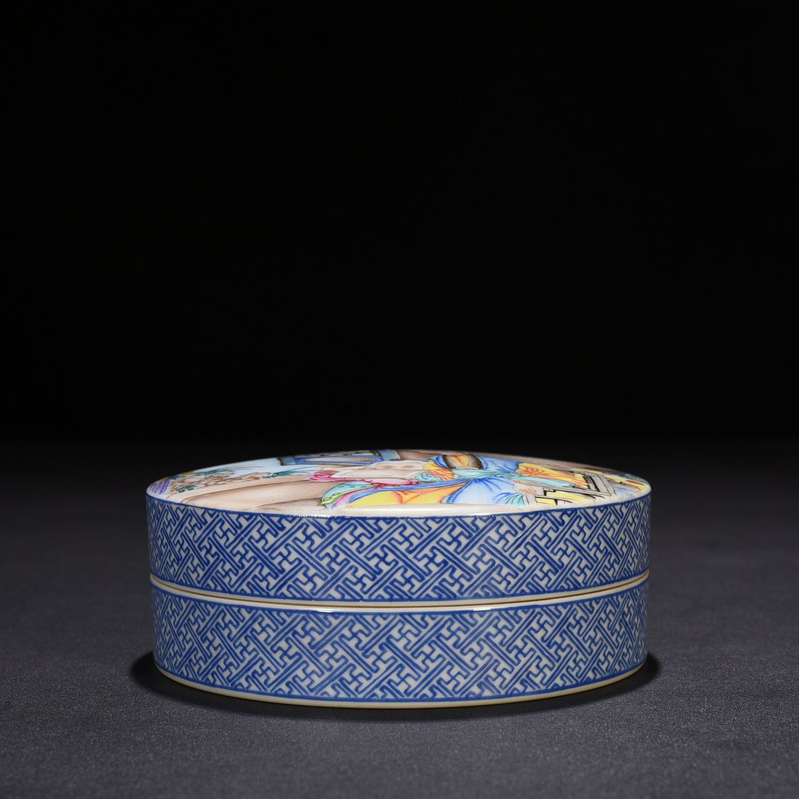 Qing Dynasty Yongzheng enamel beauty belt character powder box print box