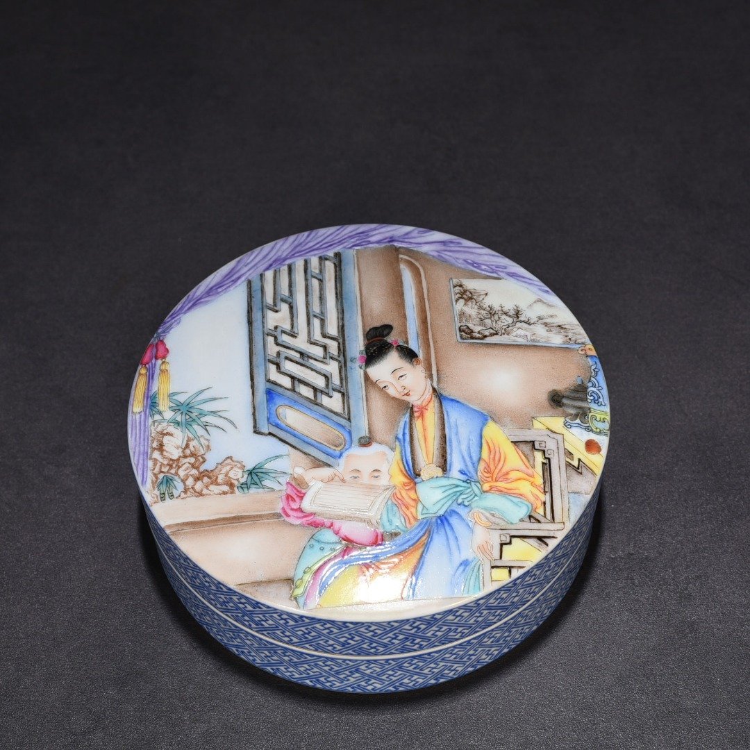 Qing Dynasty Yongzheng enamel beauty belt character powder box print box