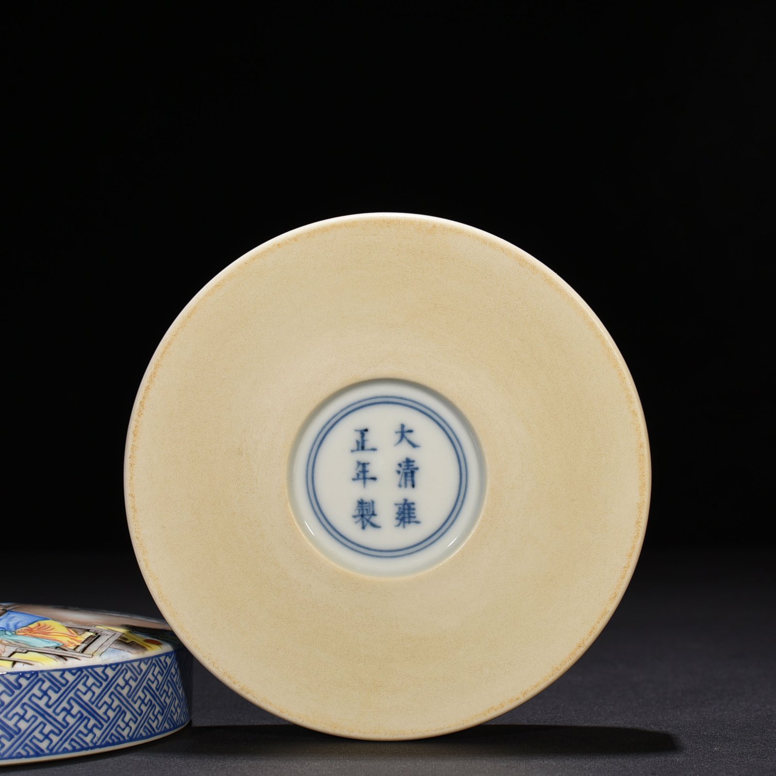 Qing Dynasty Yongzheng enamel beauty belt character powder box print box