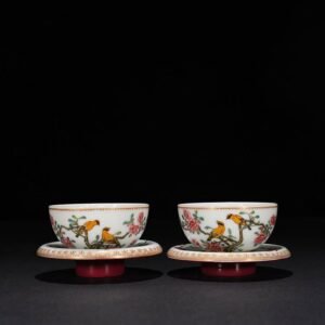 Qing Dynasty Yongzheng enamel flower and bird lamp holder
