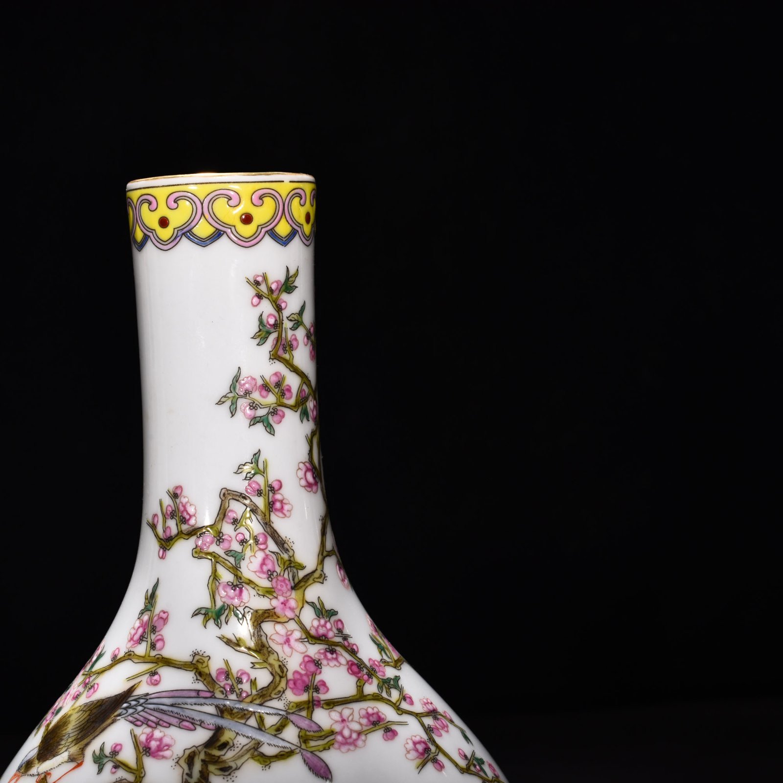 Qing Dynasty Yongzheng enamel vase with flower and birds