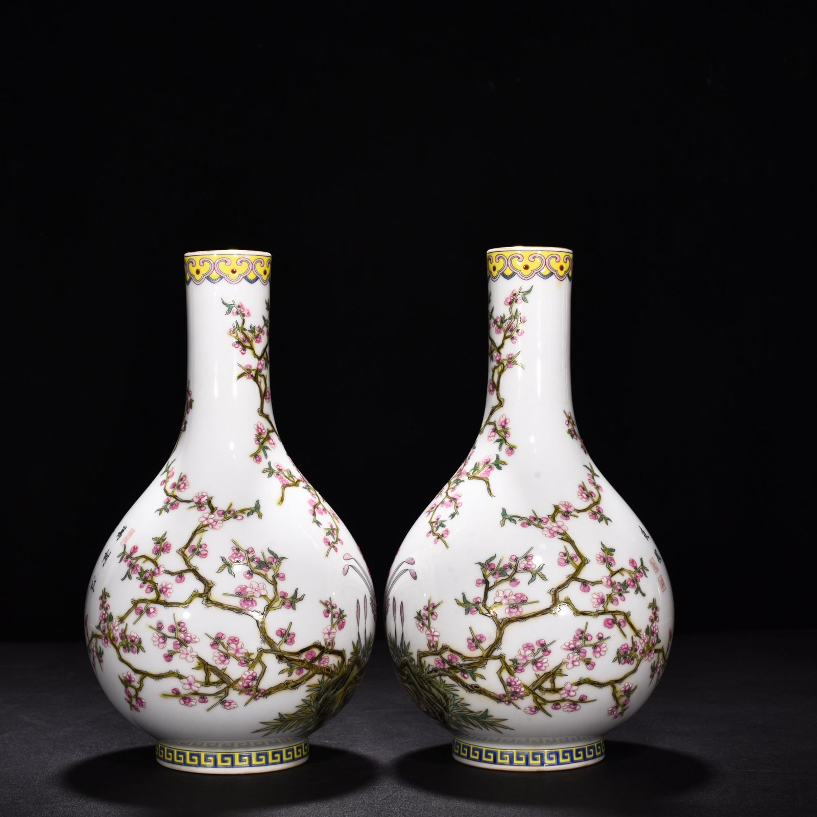 Qing Dynasty Yongzheng enamel vase with flower and birds