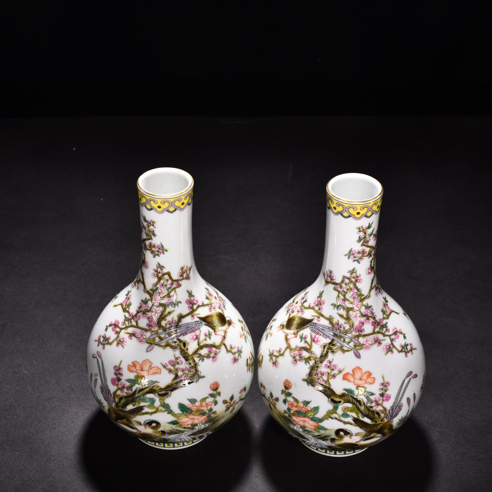 Qing Dynasty Yongzheng enamel vase with flower and birds