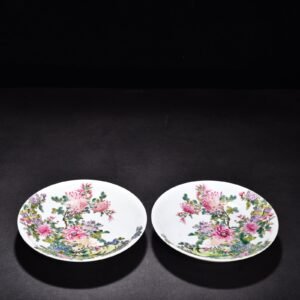 Qing Dynasty Yongzheng enamel chrysanthemum flower plate