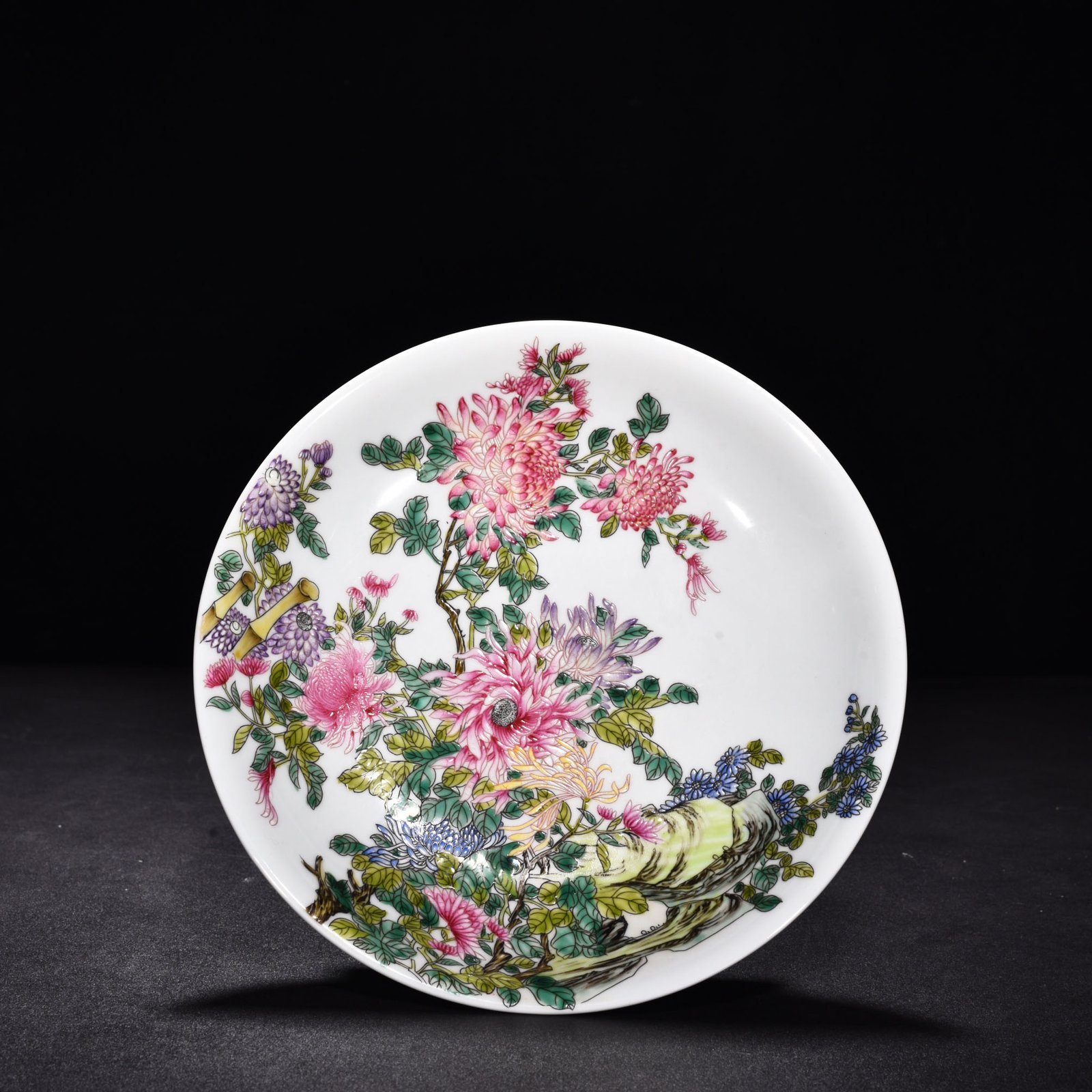 Qing Dynasty Yongzheng enamel chrysanthemum flower plate