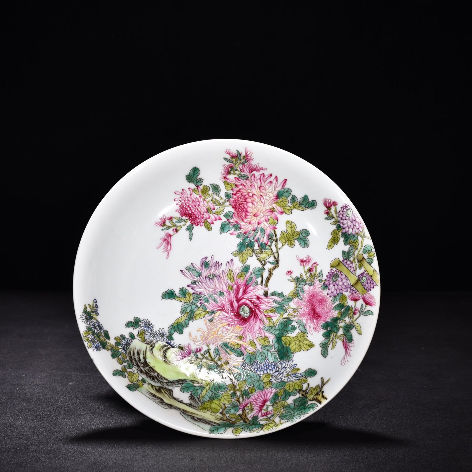 Qing Dynasty Yongzheng enamel chrysanthemum flower plate