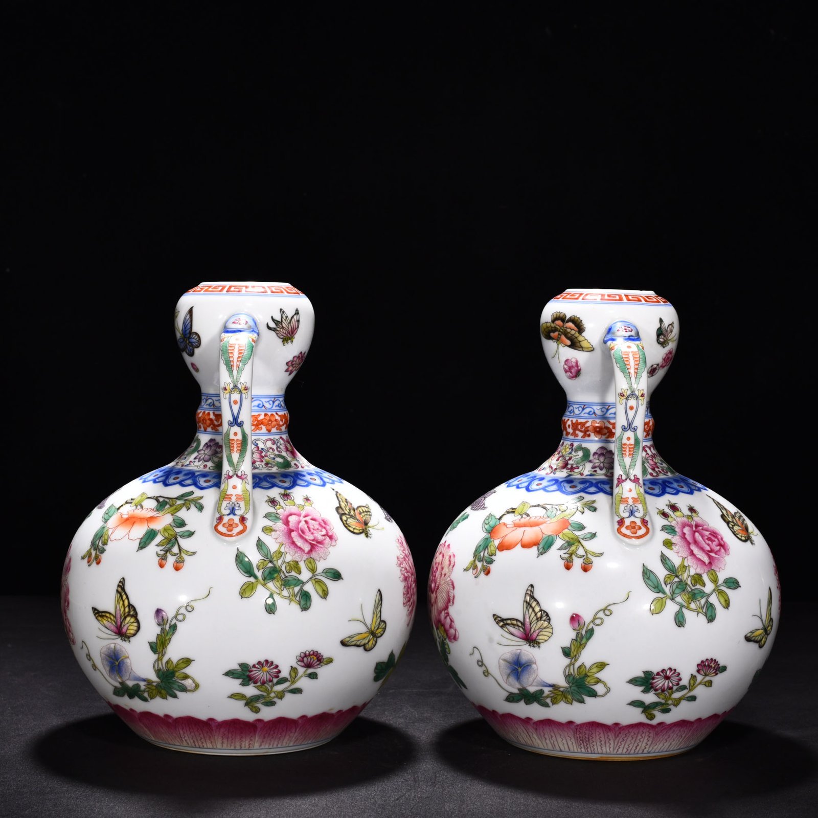 Qing Dynasty Yongzheng enamel butterfly love flower Ruyi ear garlic vase
