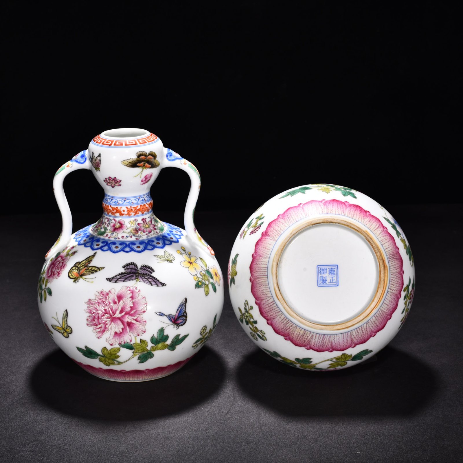 Qing Dynasty Yongzheng enamel butterfly love flower Ruyi ear garlic vase