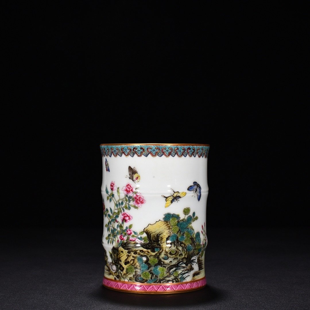 Qing Dynasty Yongzheng enamel butterfly love flower bamboo pen holder