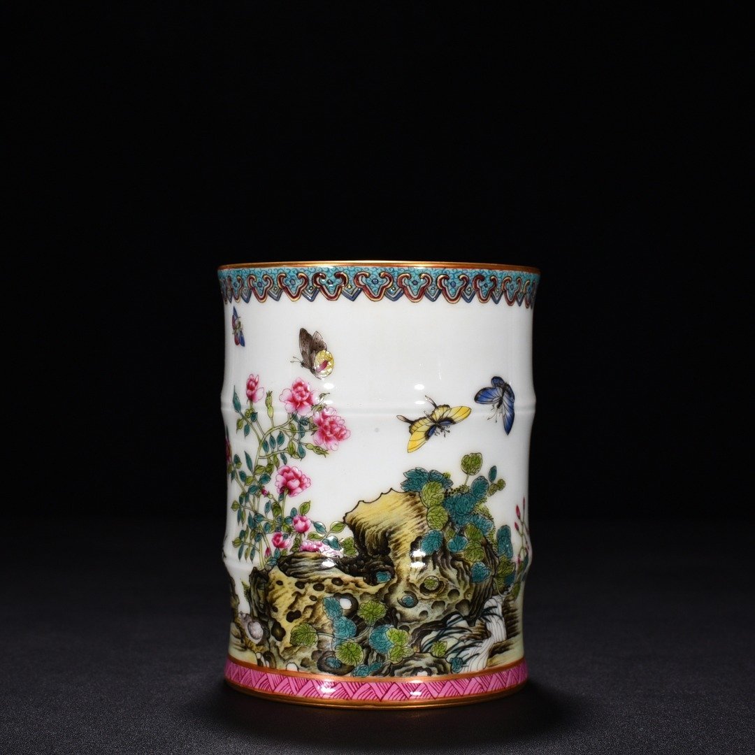 Qing Dynasty Yongzheng enamel butterfly love flower bamboo pen holder