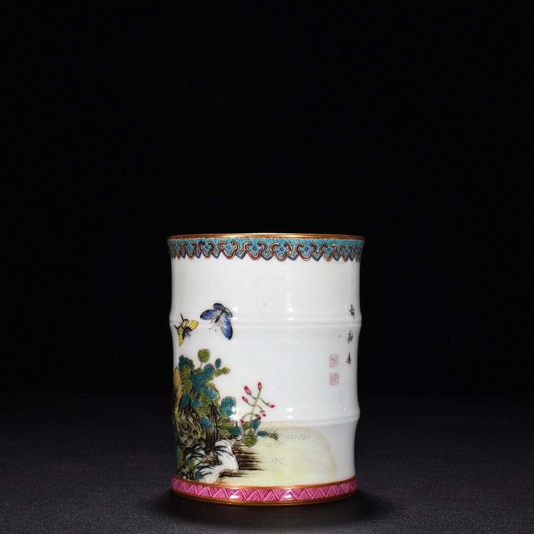 Qing Dynasty Yongzheng enamel butterfly love flower bamboo pen holder