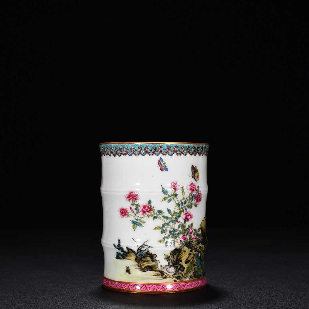 Qing Dynasty Yongzheng enamel butterfly love flower bamboo pen holder