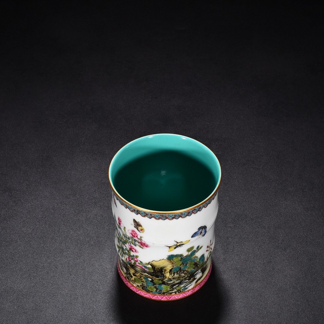Qing Dynasty Yongzheng enamel butterfly love flower bamboo pen holder