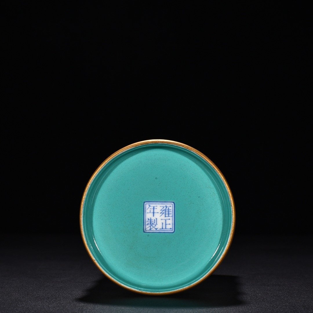 Qing Dynasty Yongzheng enamel butterfly love flower bamboo pen holder