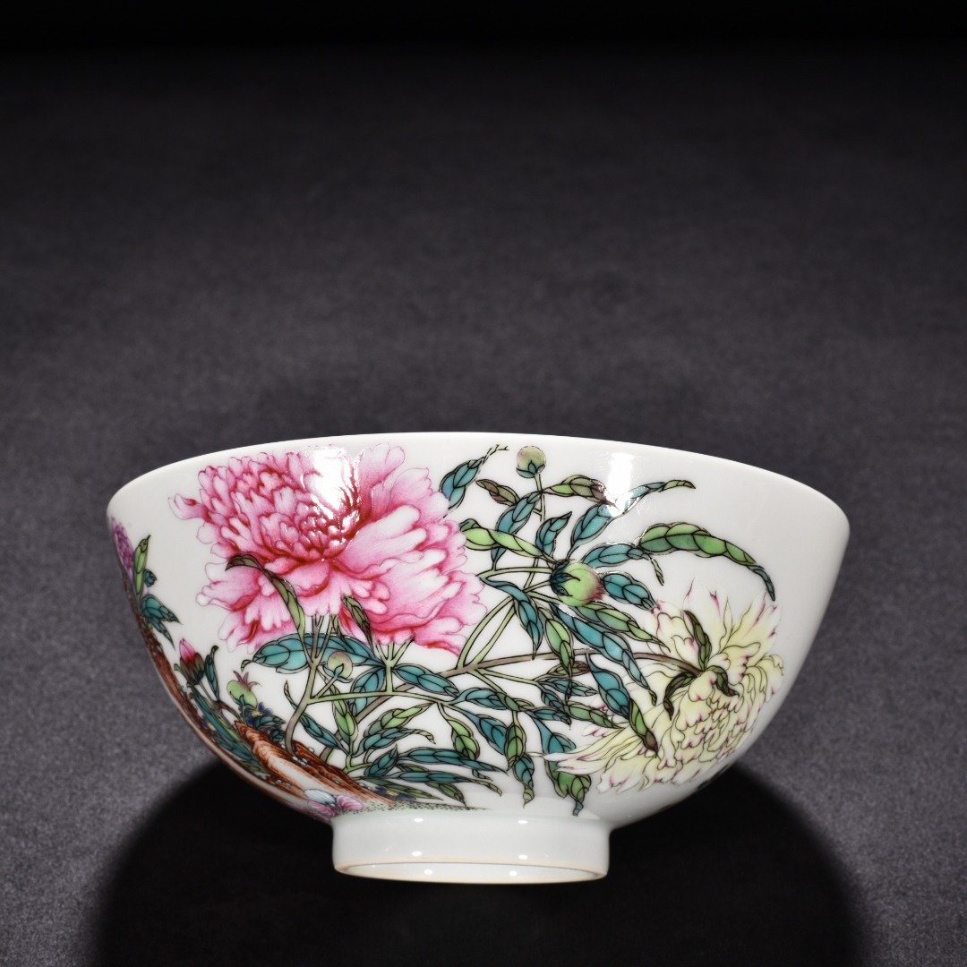 Qing Dynasty Yongzheng enamel bowl with floral and birds