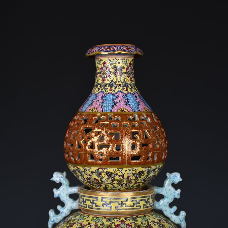 Qing Dynasty Yongzheng enamel hollow gourd vase antique antique porcelain vase