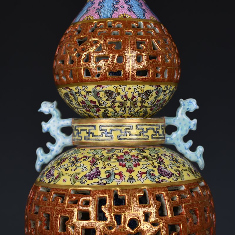 Qing Dynasty Yongzheng enamel hollow gourd vase antique antique porcelain vase