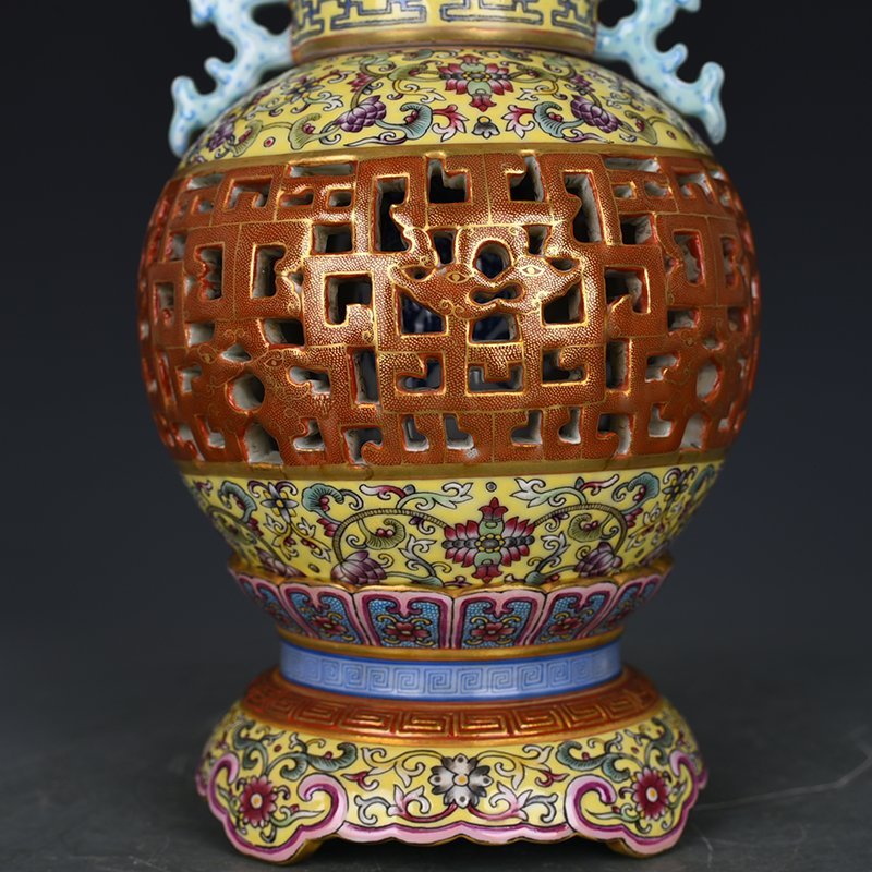 Qing Dynasty Yongzheng enamel hollow gourd vase antique antique porcelain vase