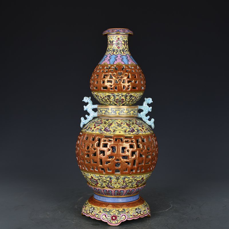 Qing Dynasty Yongzheng enamel hollow gourd vase antique antique porcelain vase