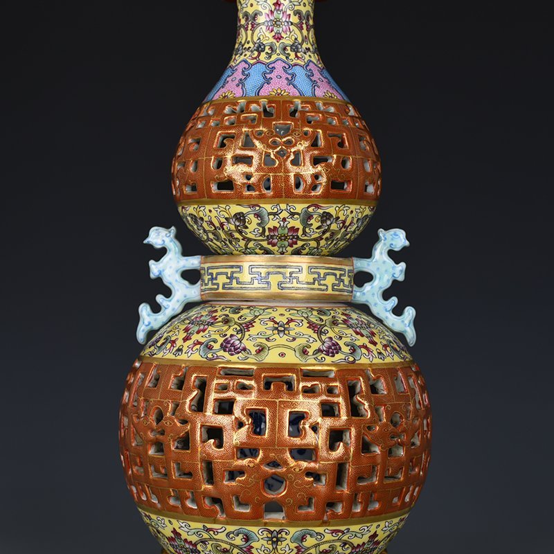 Qing Dynasty Yongzheng enamel hollow gourd vase antique antique porcelain vase