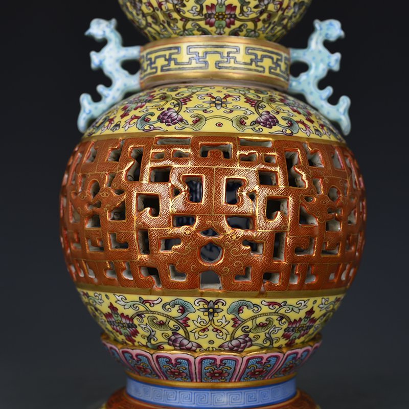 Qing Dynasty Yongzheng enamel hollow gourd vase antique antique porcelain vase