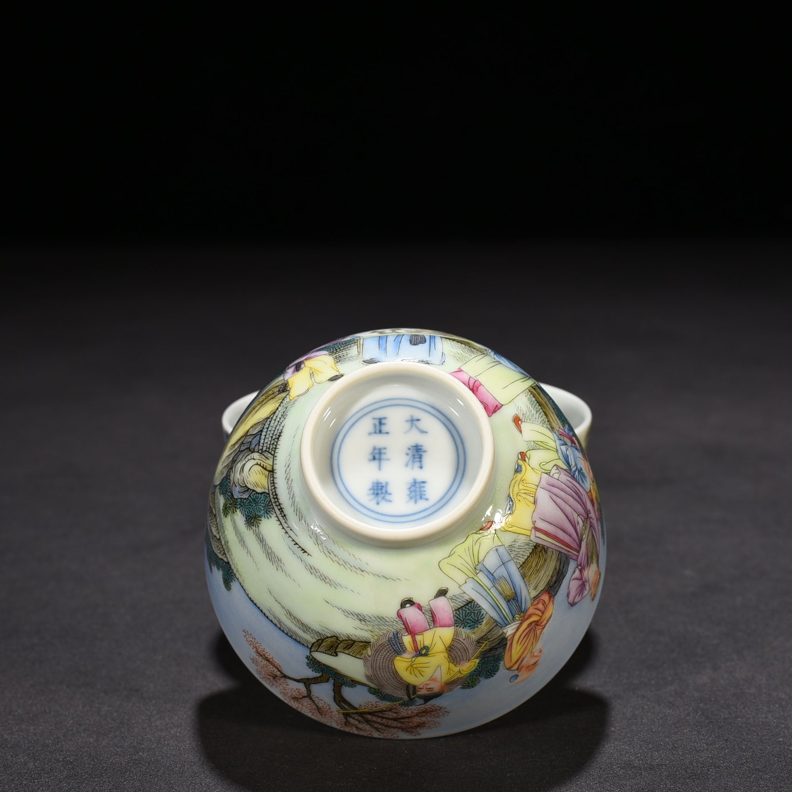 Qing Dynasty Yongzheng enamel cup with figures of Gaoshi