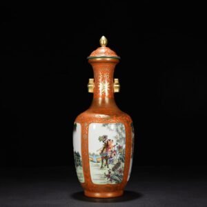 Qing Dynasty Yongzheng aluminous red gold-plated vase with lid and baby play