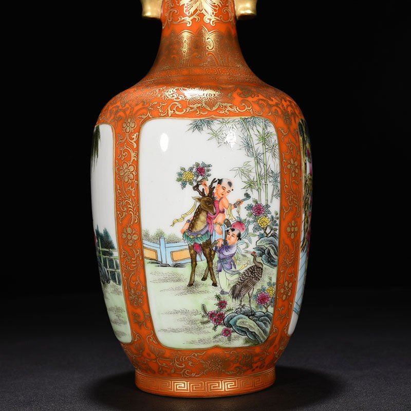 Qing Dynasty Yongzheng aluminous red gold-plated vase with lid and baby play