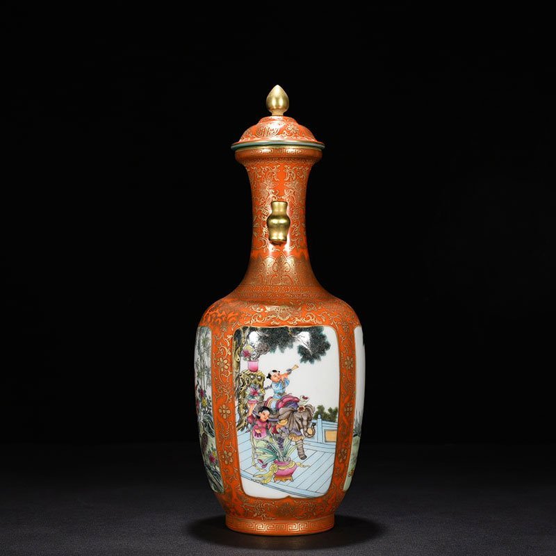Qing Dynasty Yongzheng aluminous red gold-plated vase with lid and baby play