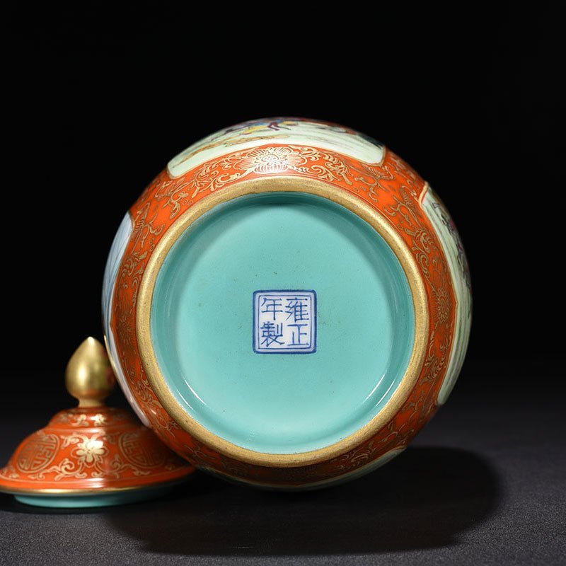 Qing Dynasty Yongzheng aluminous red gold-plated vase with lid and baby play