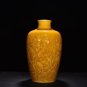 Qing Dynasty Yongzheng beige glaze ice cracked carved flower and bird vase