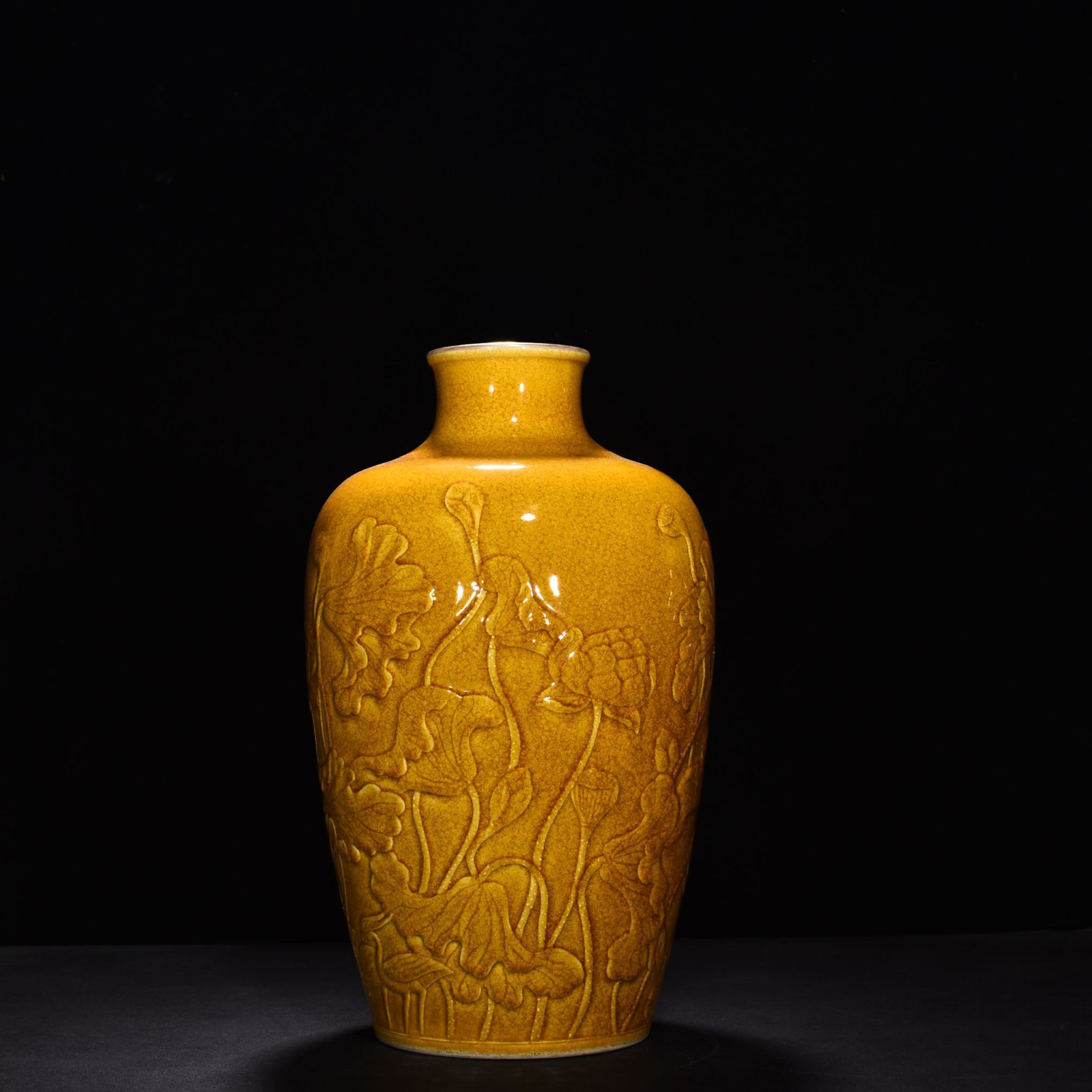 Qing Dynasty Yongzheng beige glaze ice cracked carved flower and bird vase