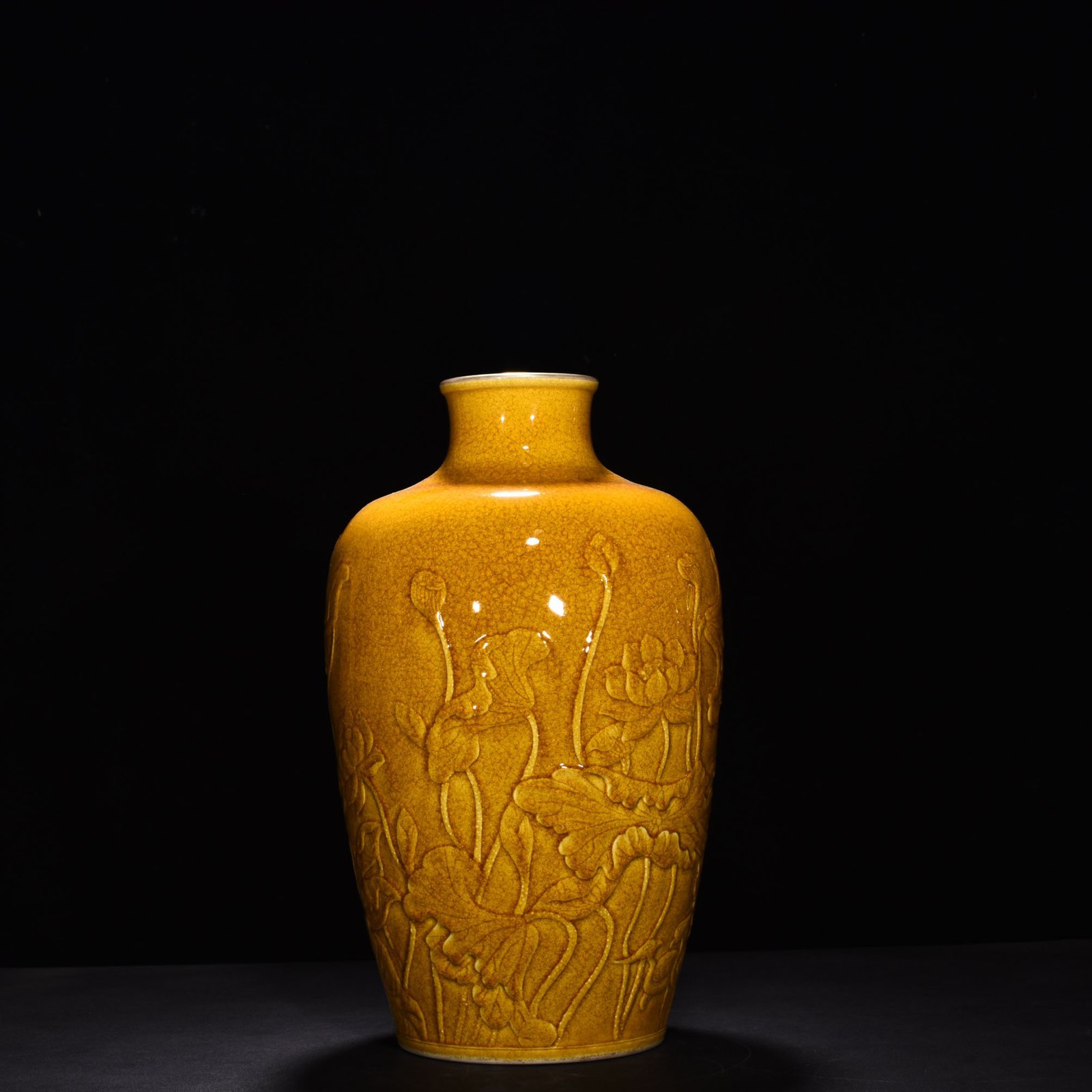 Qing Dynasty Yongzheng beige glaze ice cracked carved flower and bird vase