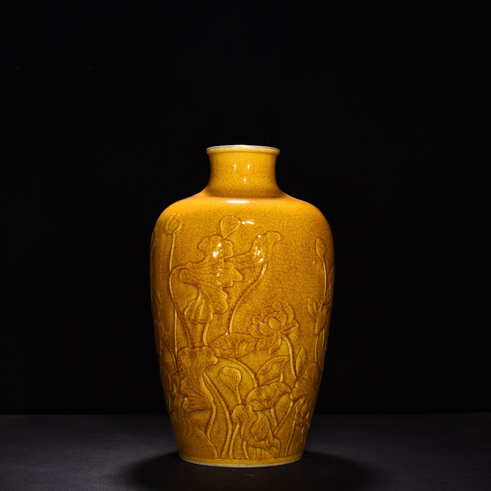 Qing Dynasty Yongzheng beige glaze ice cracked carved flower and bird vase