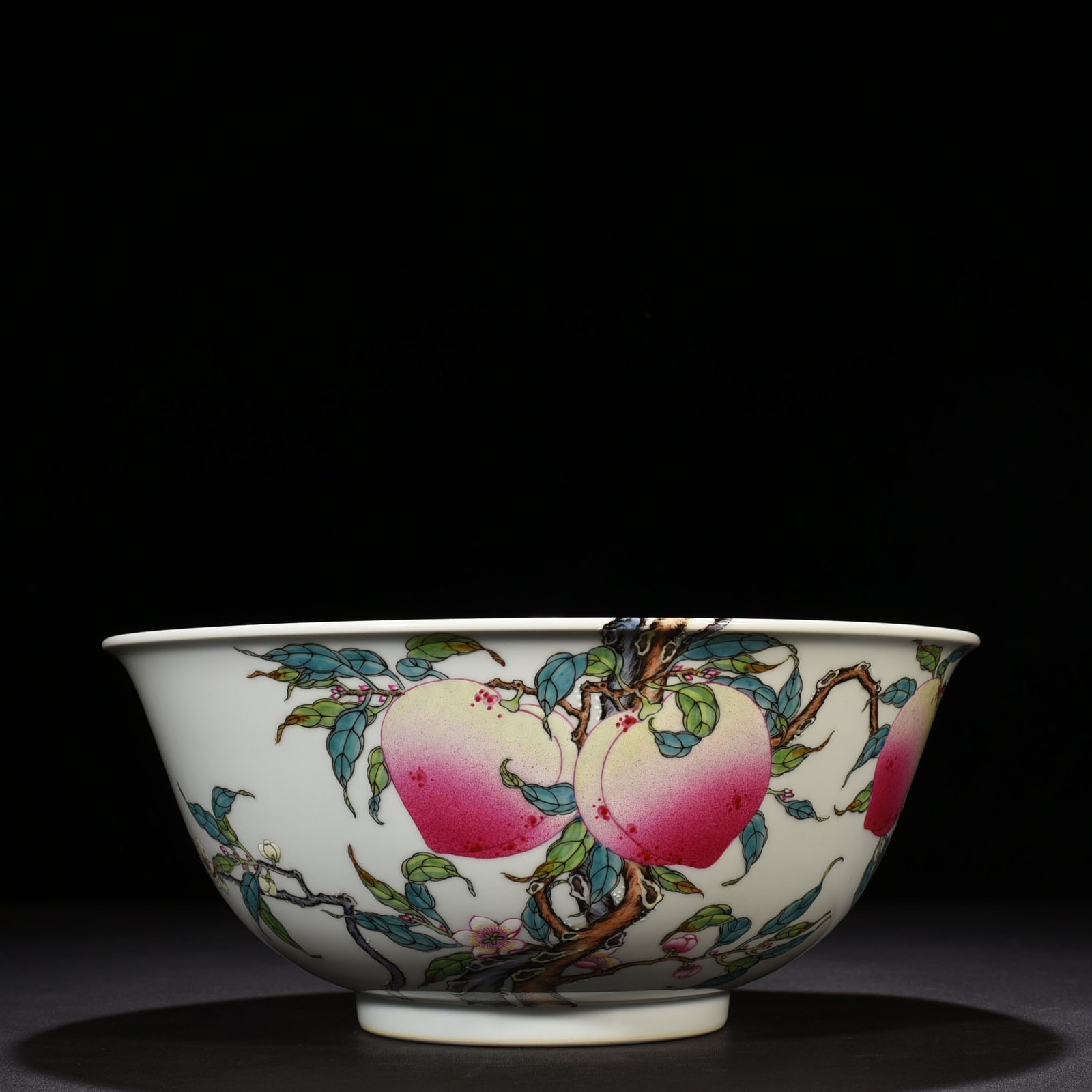 Qing Dynasty Yongzheng pastel five blessings and eight peach large bowl