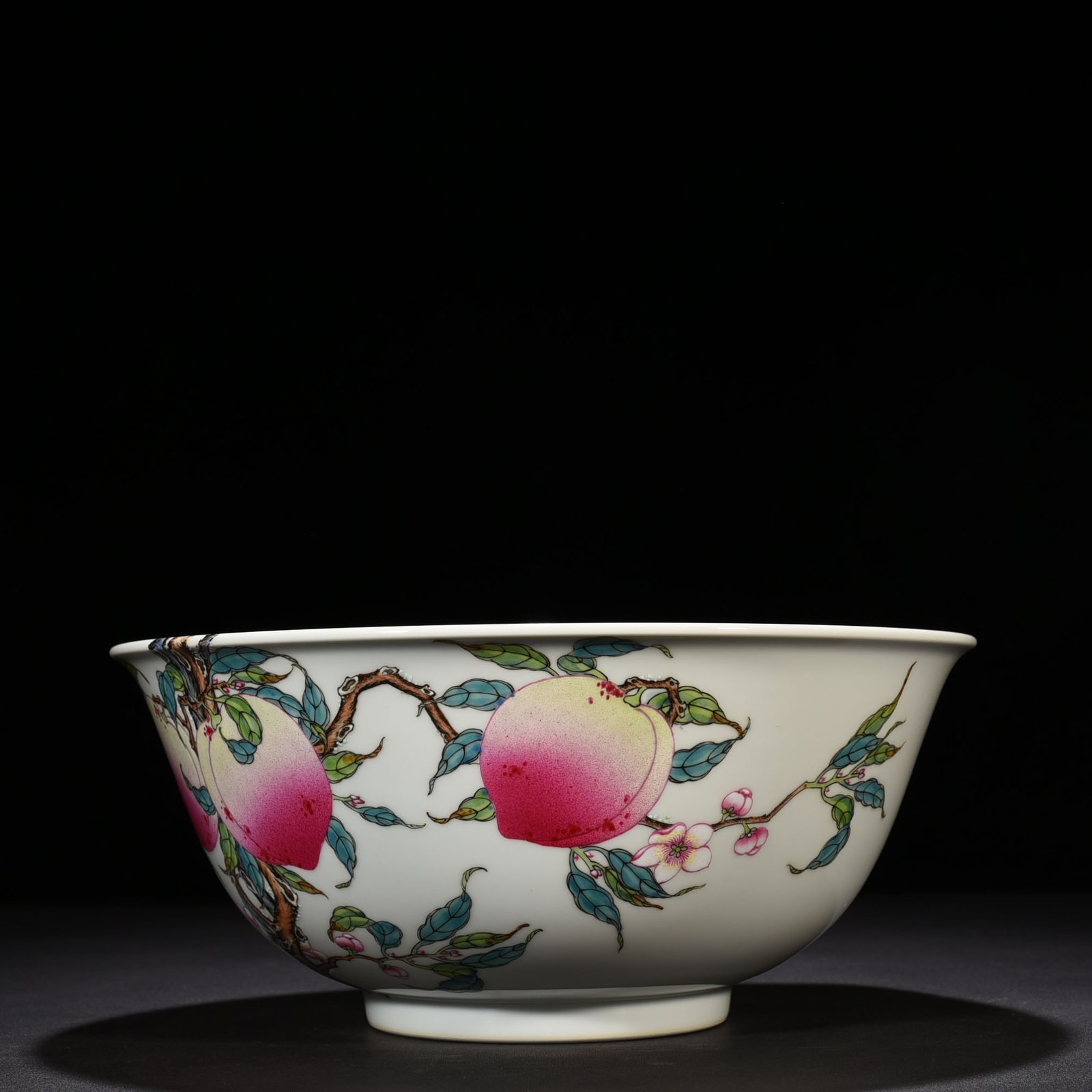 Qing Dynasty Yongzheng pastel five blessings and eight peach large bowl