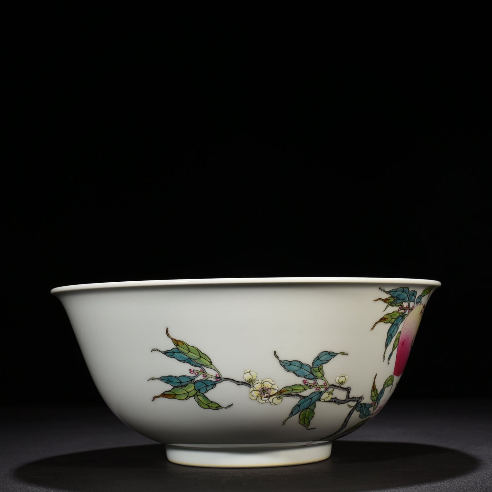 Qing Dynasty Yongzheng pastel five blessings and eight peach large bowl