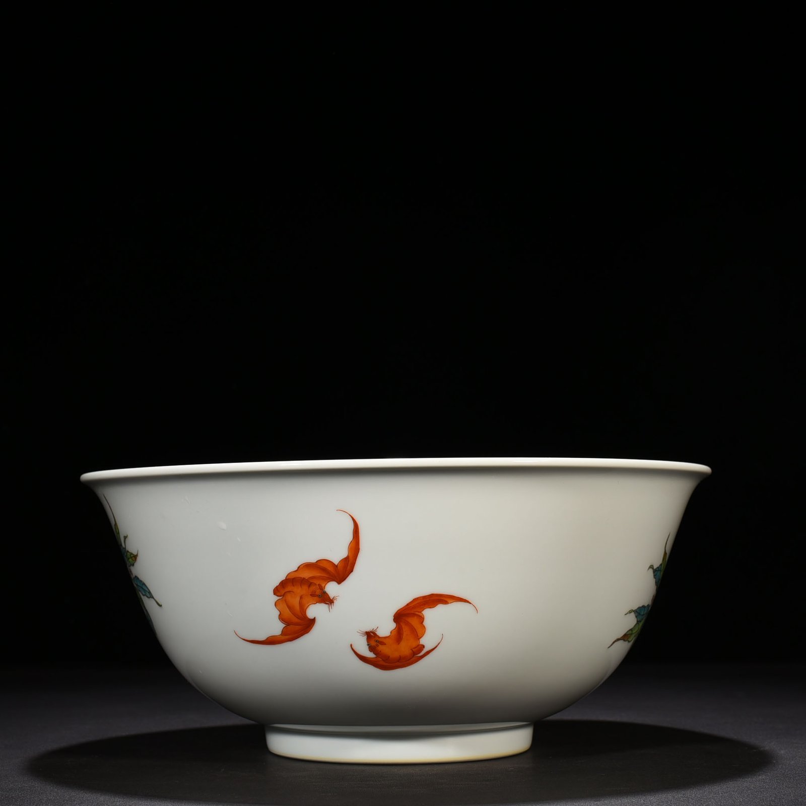 Qing Dynasty Yongzheng pastel five blessings and eight peach large bowl