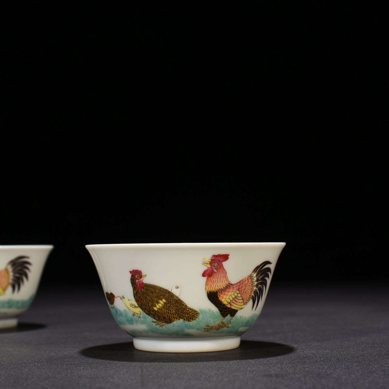 Qing Dynasty Yongzheng famille rose cup family of chickens