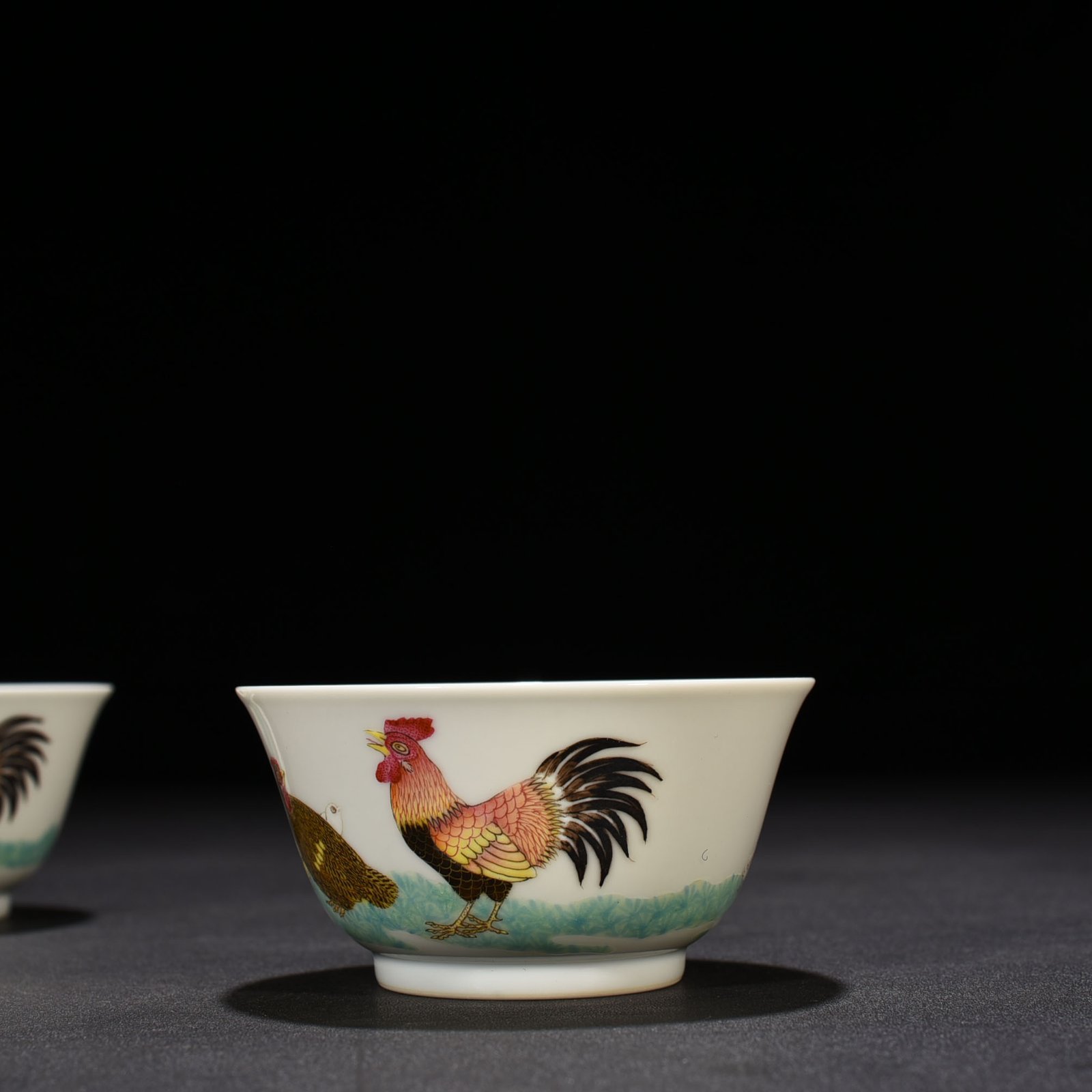 Qing Dynasty Yongzheng famille rose cup family of chickens