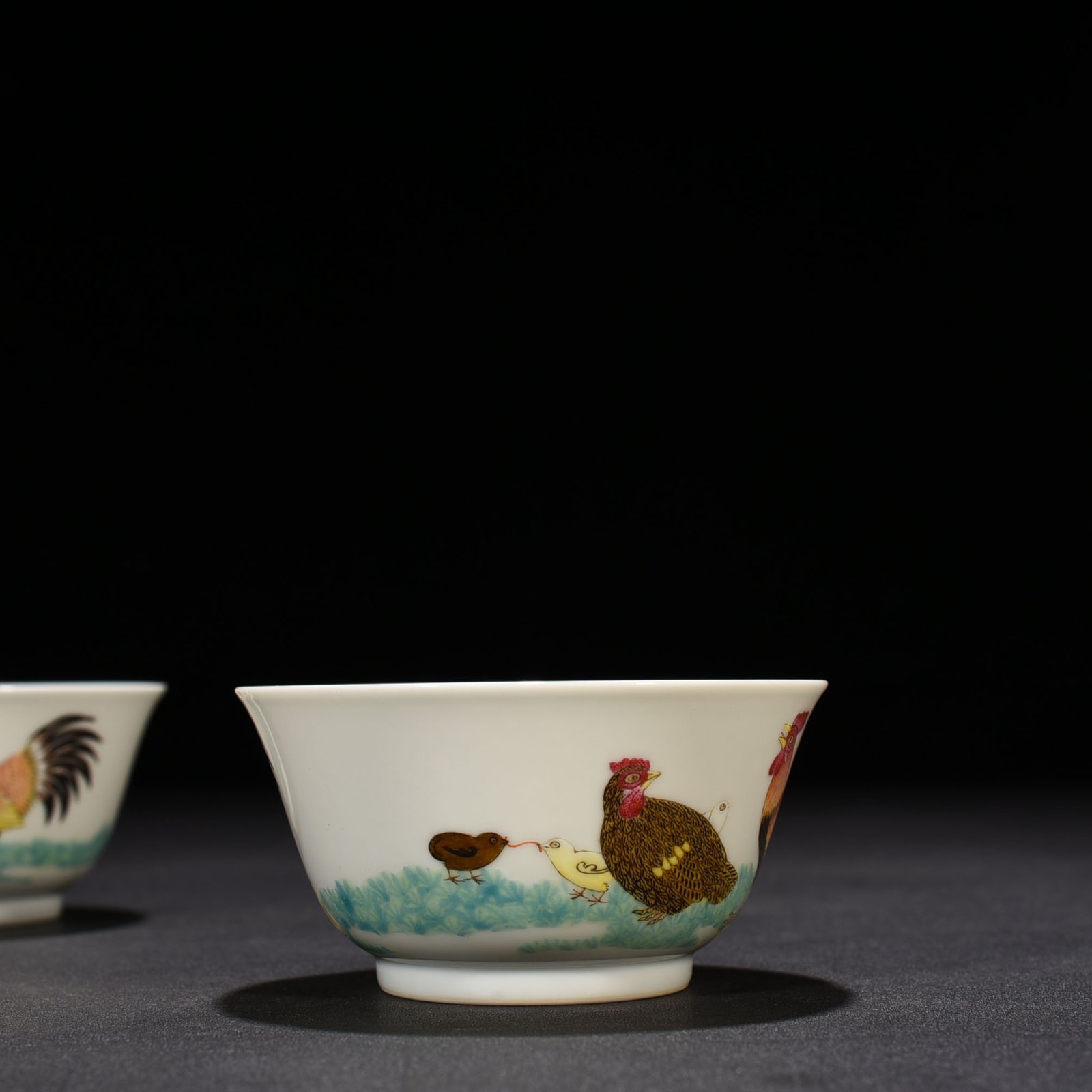 Qing Dynasty Yongzheng famille rose cup family of chickens