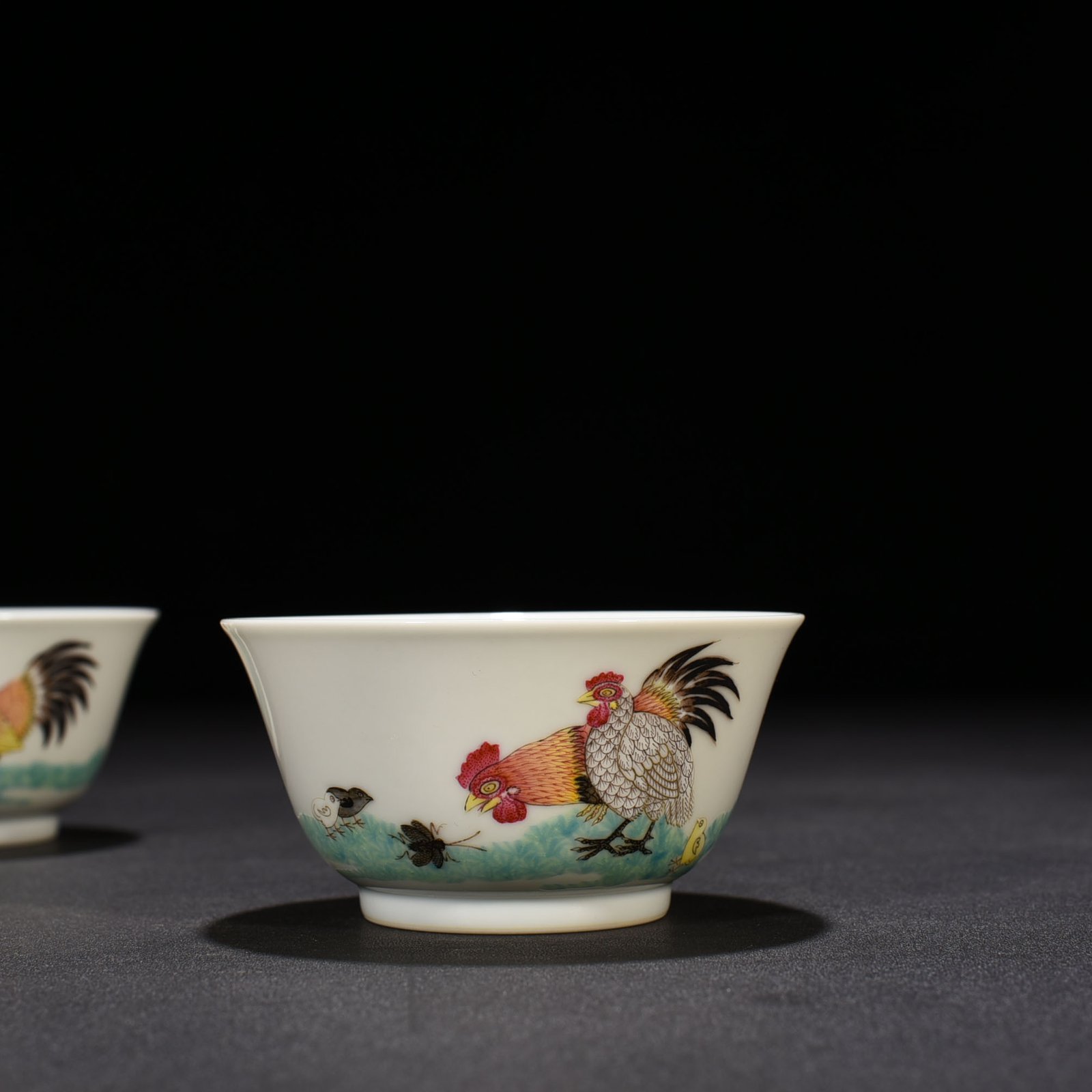 Qing Dynasty Yongzheng famille rose cup family of chickens