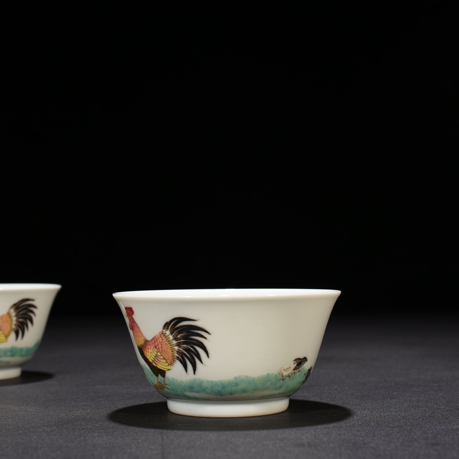Qing Dynasty Yongzheng famille rose cup family of chickens