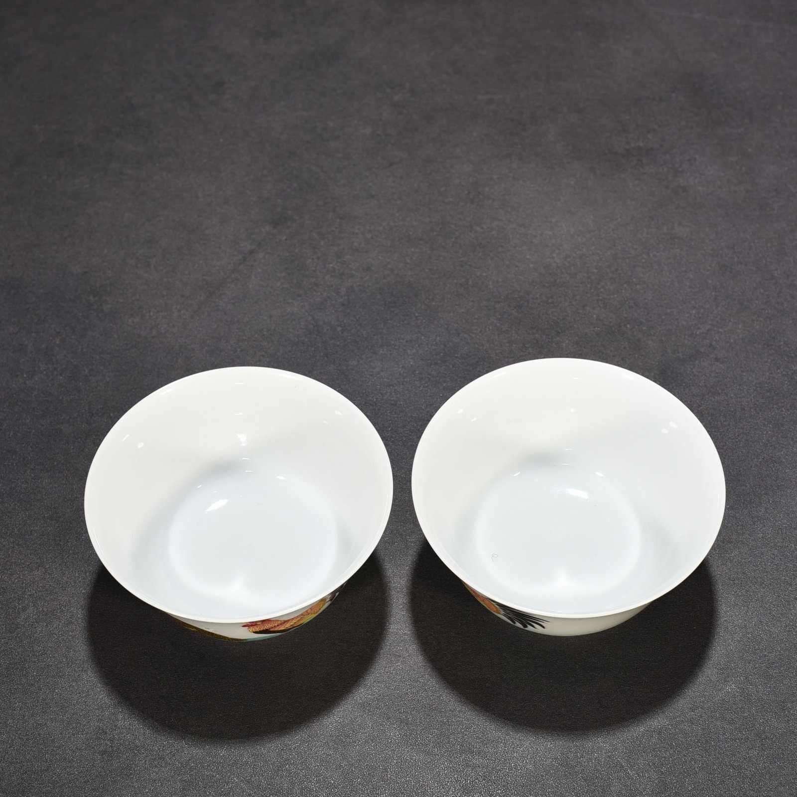 Qing Dynasty Yongzheng famille rose cup family of chickens