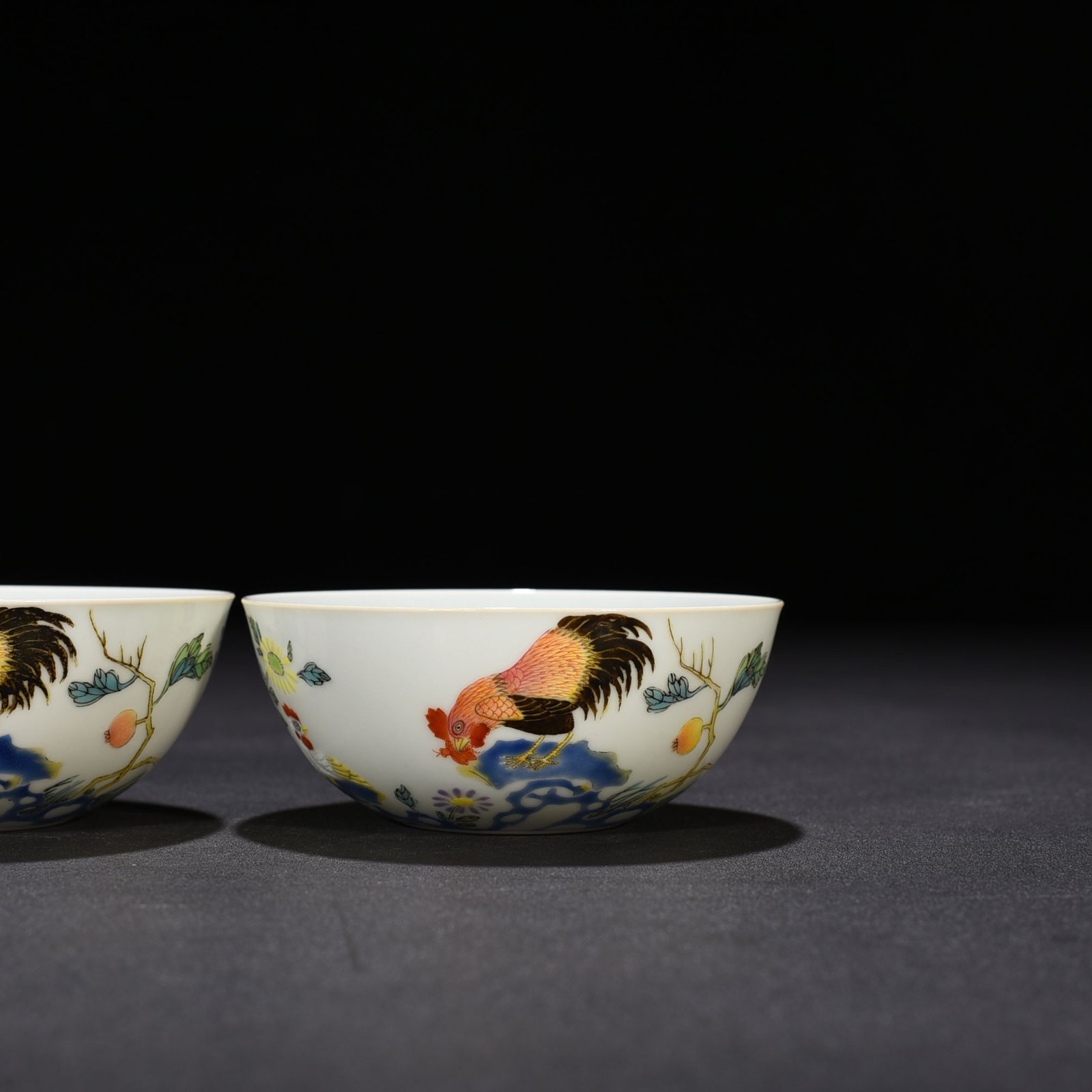 Qing Dynasty Yongzheng pastel Daji picture big chicken flower lying foot cup