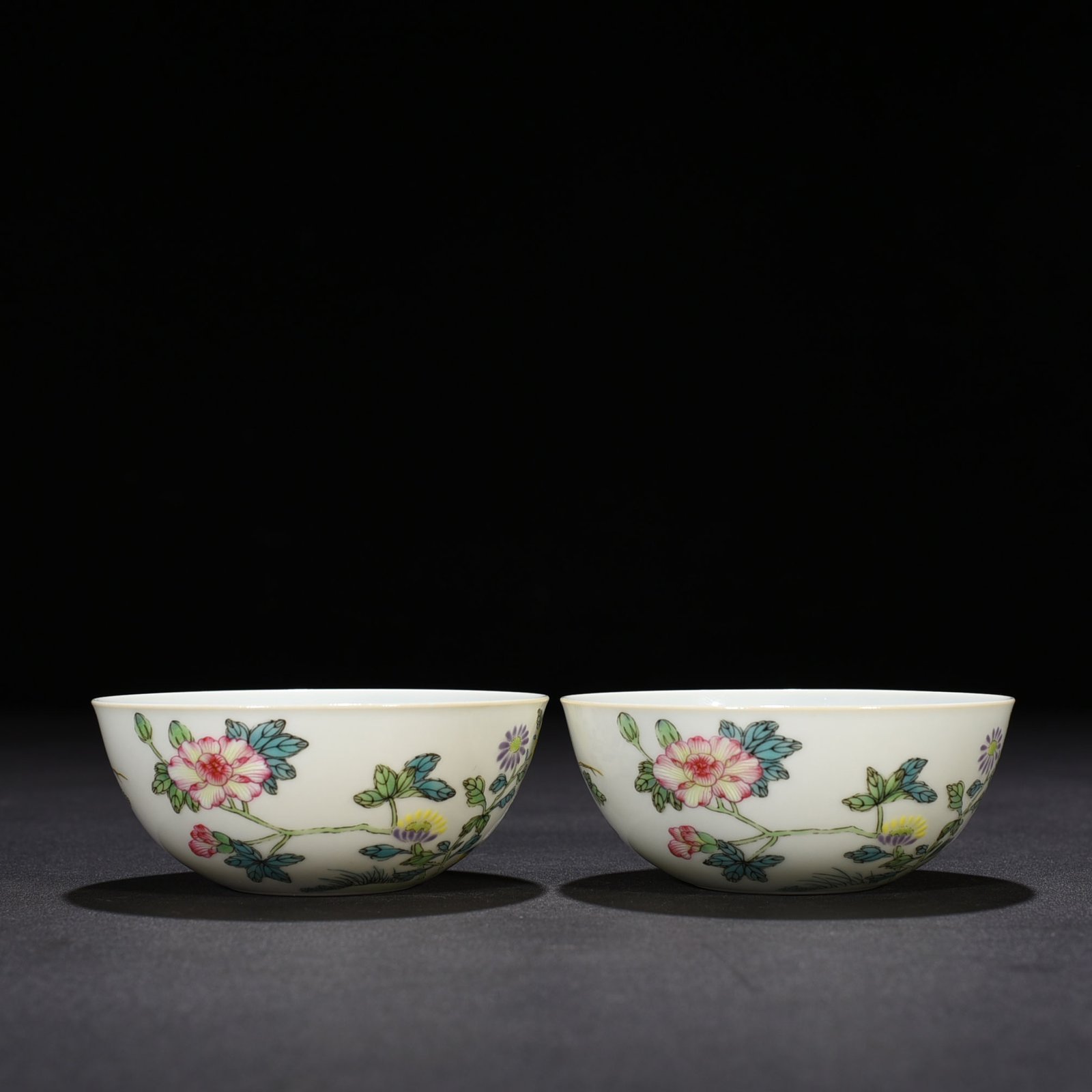 Qing Dynasty Yongzheng pastel Daji picture big chicken flower lying foot cup