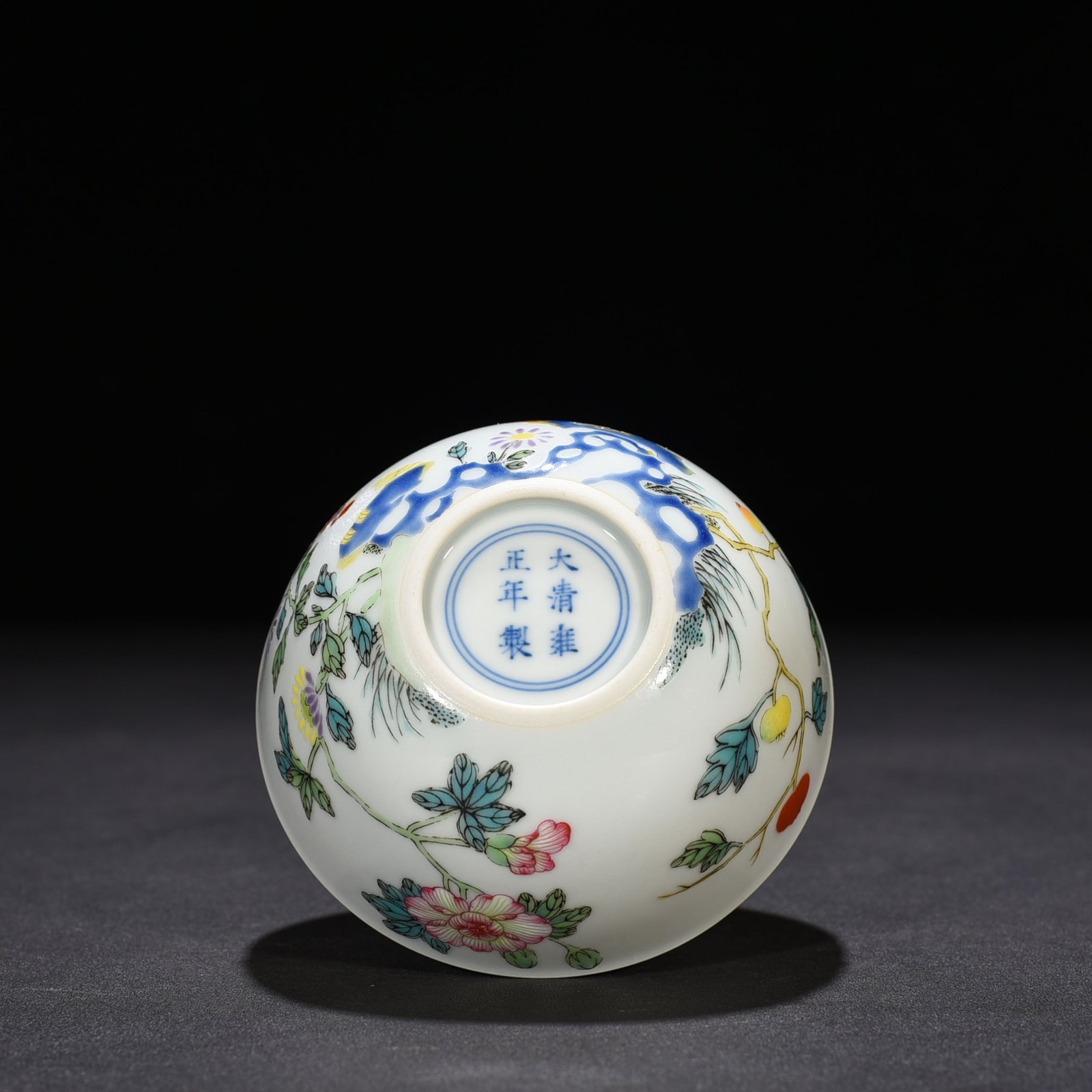 Qing Dynasty Yongzheng pastel Daji picture big chicken flower lying foot cup