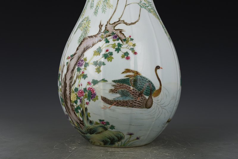 Qing Dynasty Yongzheng Pastel Swan Flower Melon Lingzun