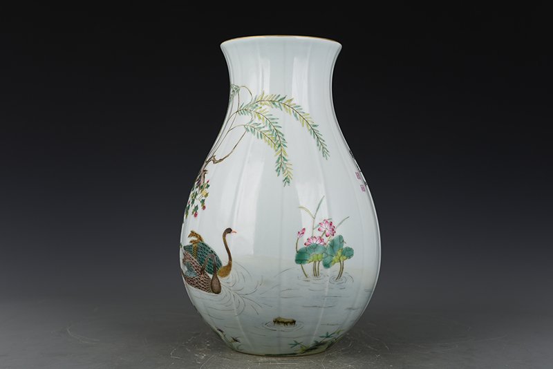 Qing Dynasty Yongzheng Pastel Swan Flower Melon Lingzun