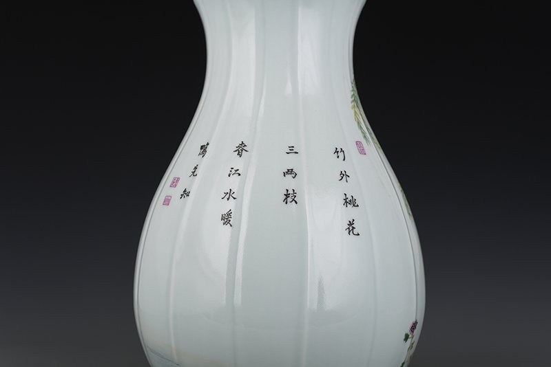 Qing Dynasty Yongzheng Pastel Swan Flower Melon Lingzun